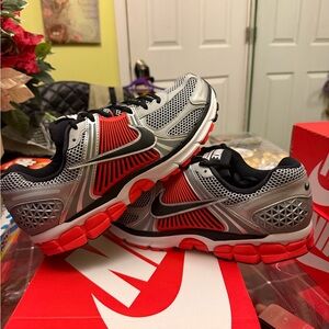 Nike zoom vomero sz 11.5 mens new in box $165 plus tax retail!!